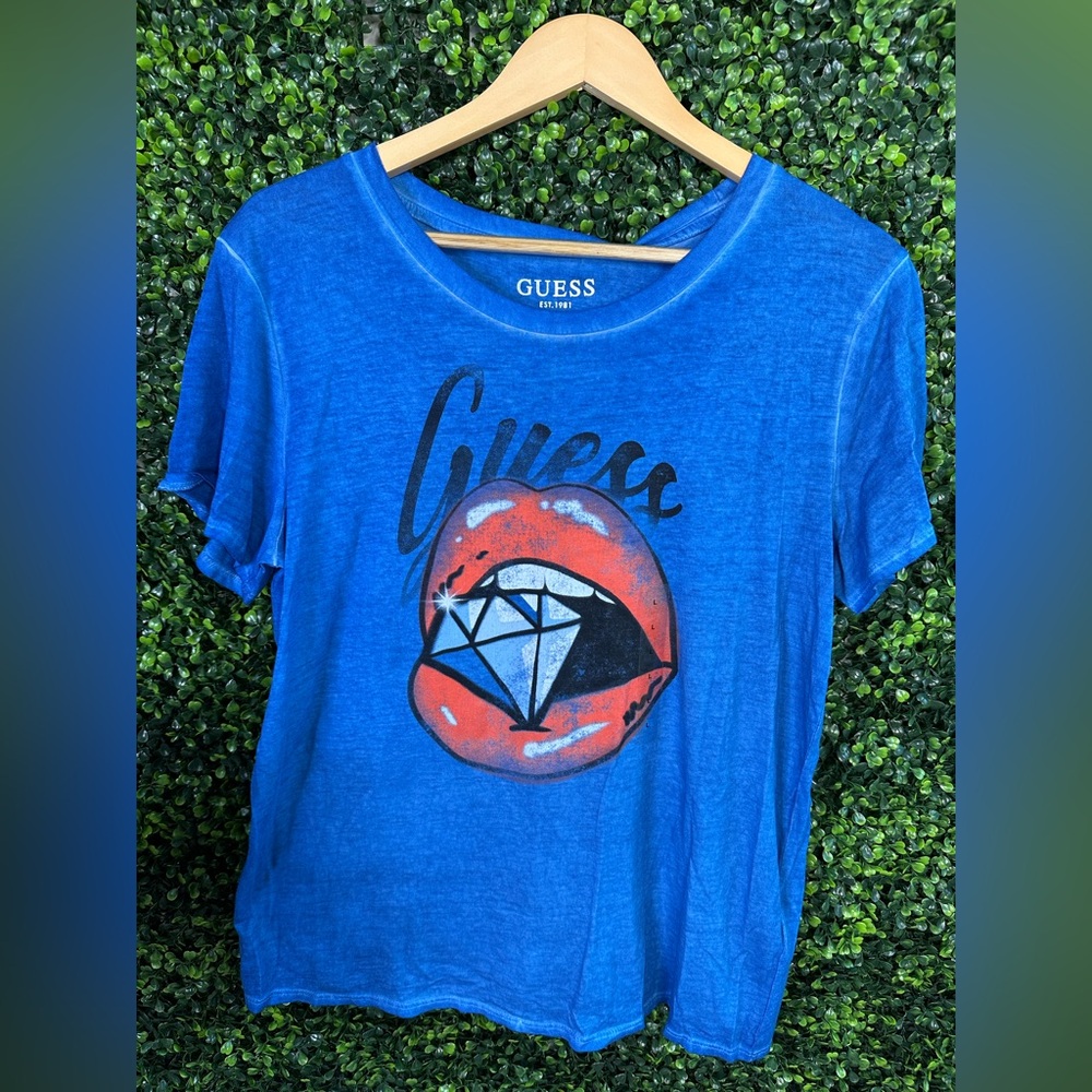 NWOT Guess Blue‎ red lip streetwear Graphic Tee